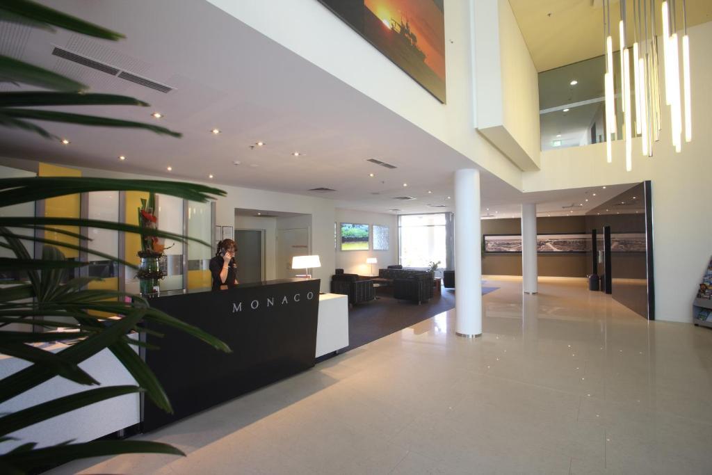 Monaco Caloundra Aparthotel Exterior photo