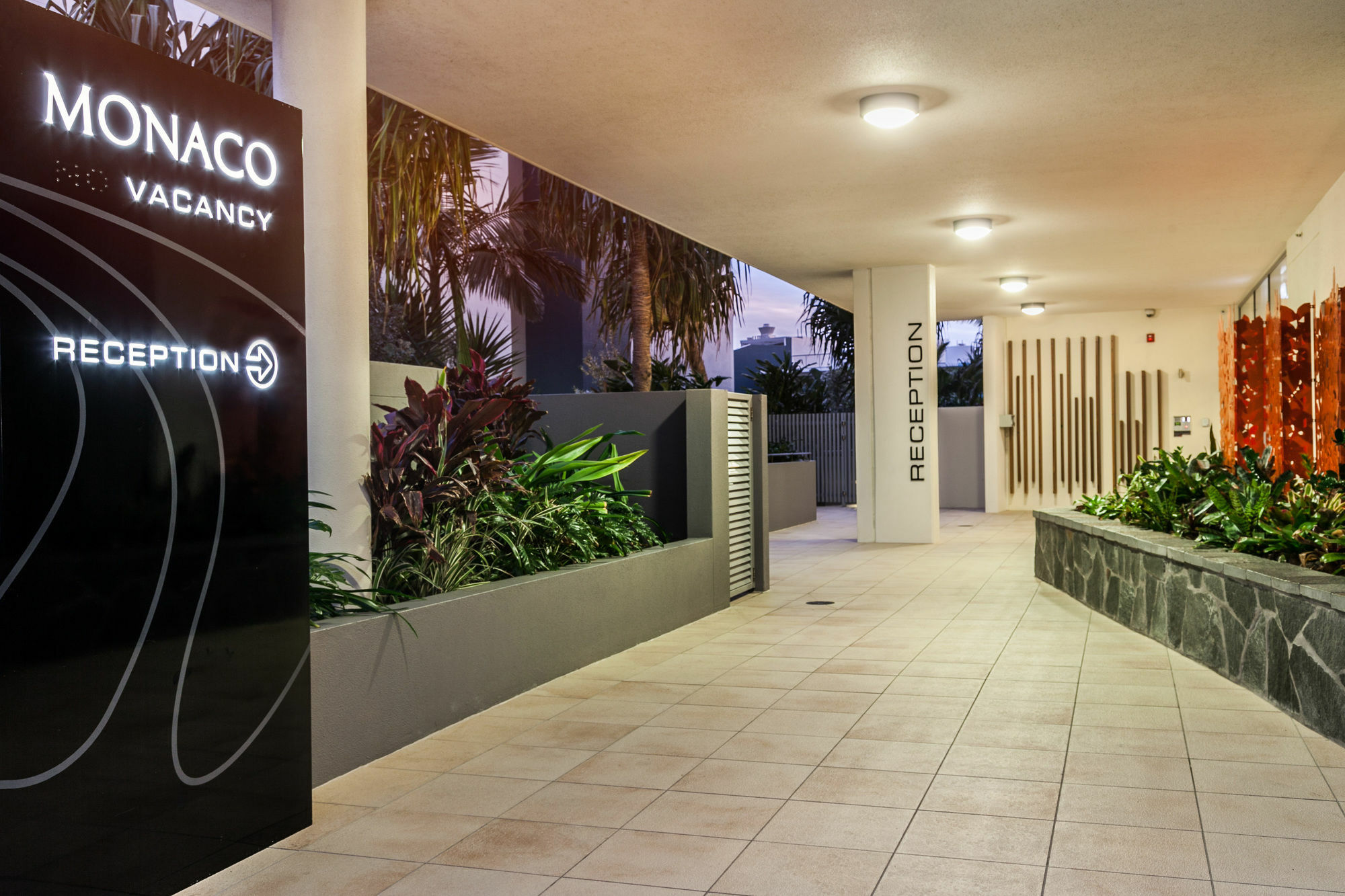 Monaco Caloundra Aparthotel Exterior photo